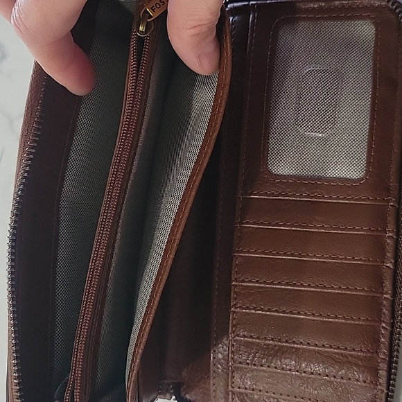 Fossil Cognac Brown Leather Clutch with Gold Detailing - Picture 4 of 11